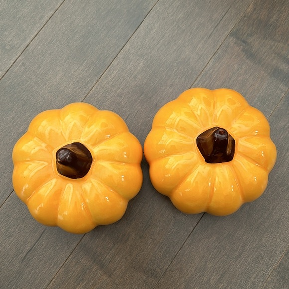 Set of 2 Ceramic Stoneware Pumpkins, Halloween Fall Decor, Orange Brown Harvest - Picture 8 of 8